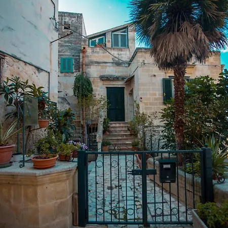 Donna Lina Matera