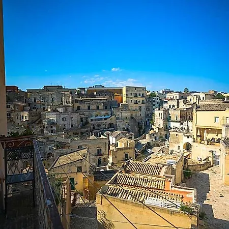 Donna Lina Matera