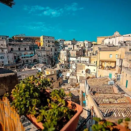 Donna Lina Matera